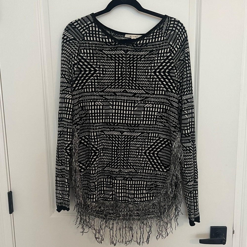 Miami Fringe Western ladies Sweater, Black & White Tribal Print, Medium